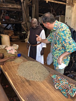l’accueil des moines producteurs de café