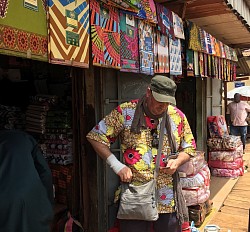 Lors de mes achats de tissus à Yaoundé
