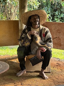 rastafari et son singe acclimaté